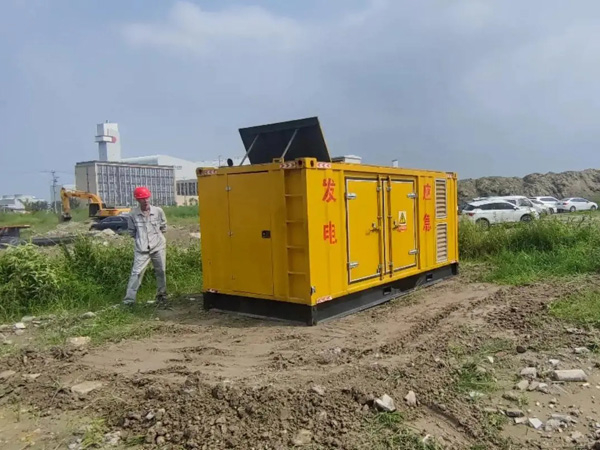 泸定200KW柴油发电机机组每小时的油耗量受哪些因素影响？
